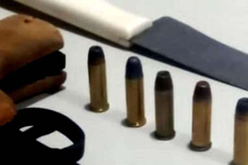 Dupla armada é presa pela polícia em atitude suspeita