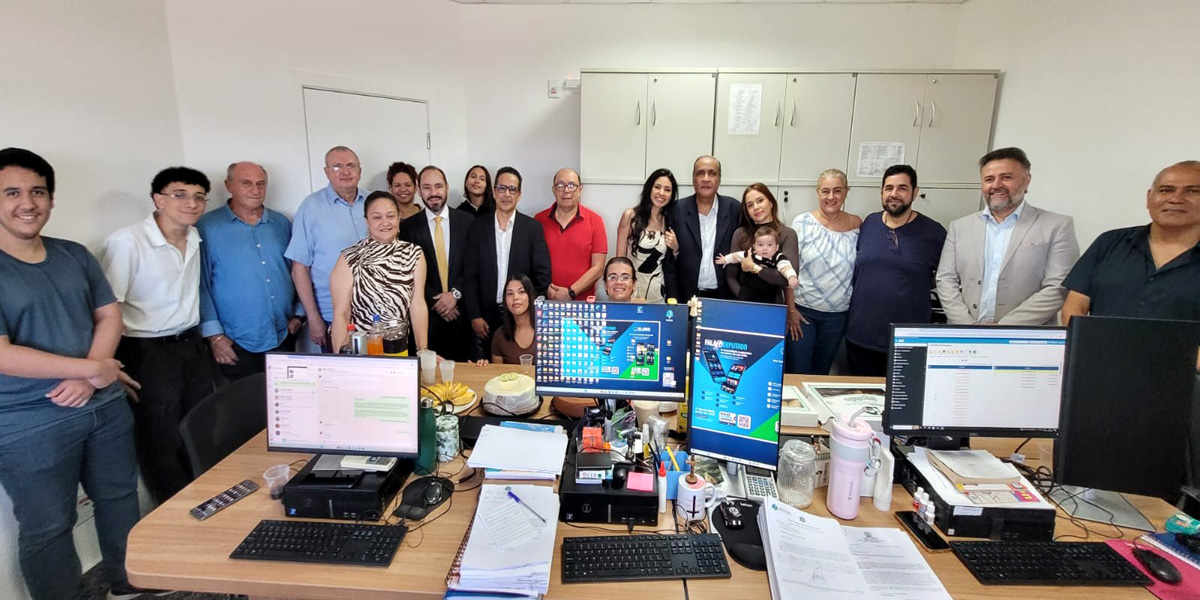 Servidor da Alero celebra 49 anos de serviço público e data é comemorada pela equipe do deputado Laerte Gomes