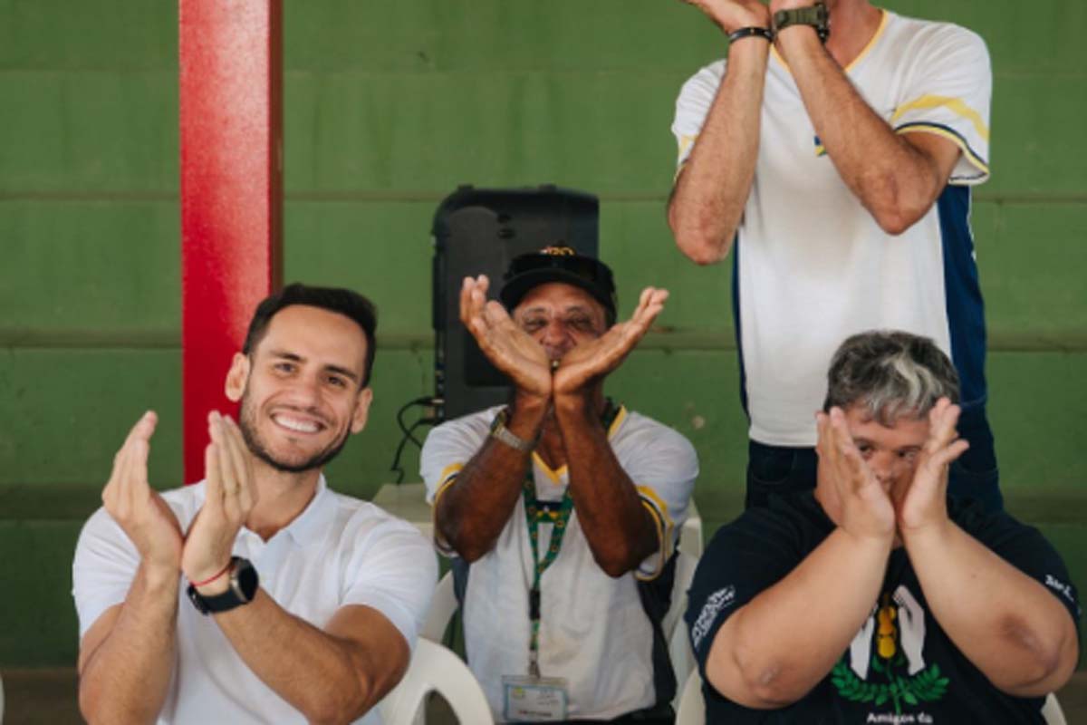 Prefeitura de Ji-Paraná realiza entrega histórica de ônibus para a APAE
