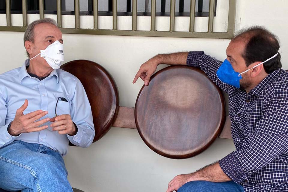 Deputado Laerte Gomes e Henrique Prata explicam como será o atendimento a pacientes com Covid-19 no Hospital de Amor