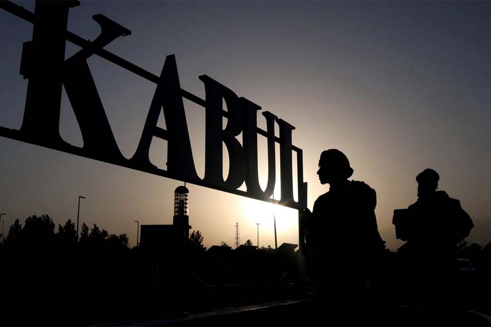 Talibã pede a companhias aéreas que retomem voos internacionais