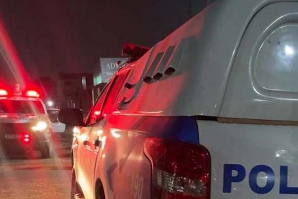 Jovem é detido após conter adolescente suspeito de tentativa de furto em comércio