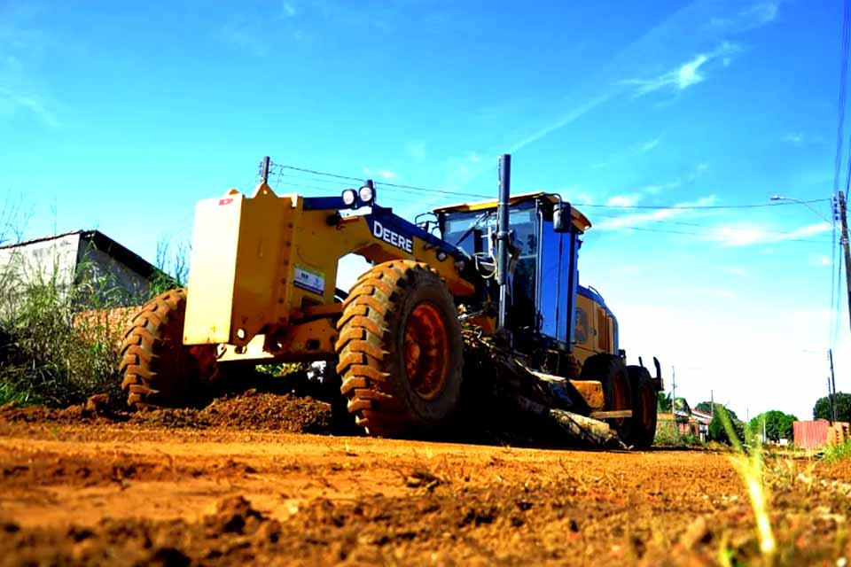 Prefeitura de Vilhena inicia recuperação de vias sem pavimentação em diversos bairros da cidade 