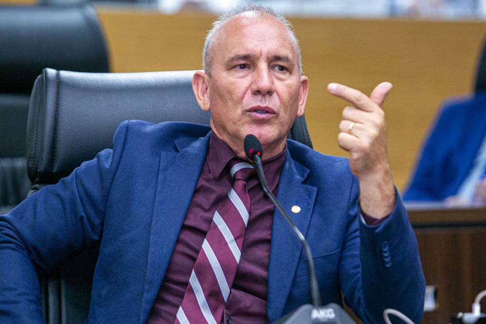 Ezequiel Neiva assegura recurso para aquisição de camionete para Secretaria de Obras de Alto Alegre dos Parecis