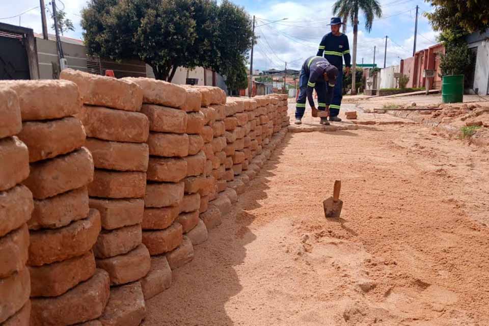 Prefeitura atende demandas da população e intensifica recuperação de ruas com bloquetes