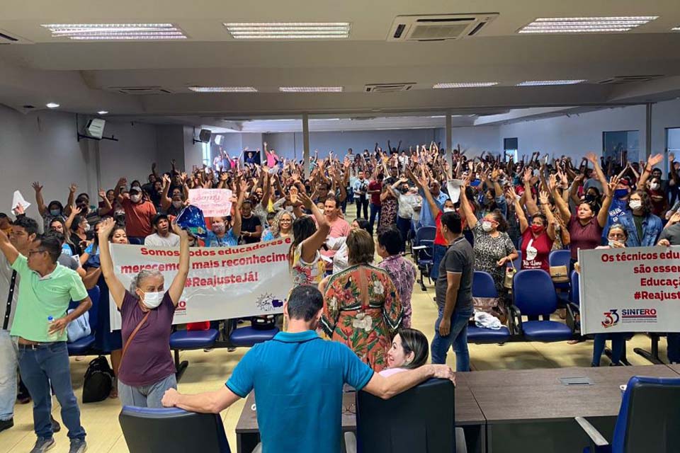 Técnicos e técnicas educacionais de Porto Velho realizam grandes manifestações no primeiro dia de greve