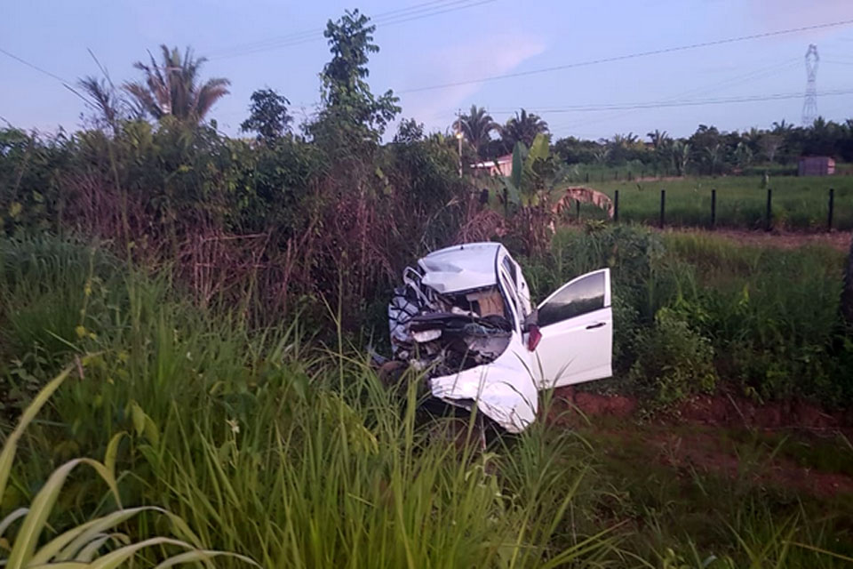 Crianças de 4 e 12 anos morrem em grave acidente na BR-364 