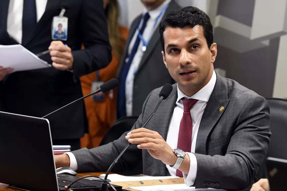 Modelo acusa senador de estupro após balada em São Paulo