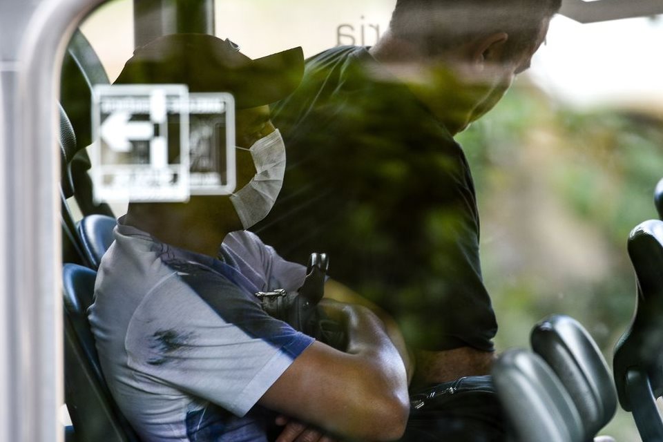 Jovens dizem temer pela propagação do novo coronavírus em comunidades