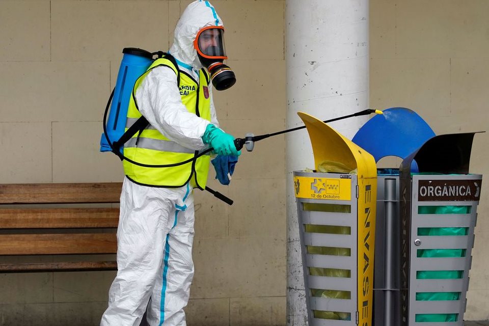 Mortes por coronavírus na Espanha passam de 10 mil