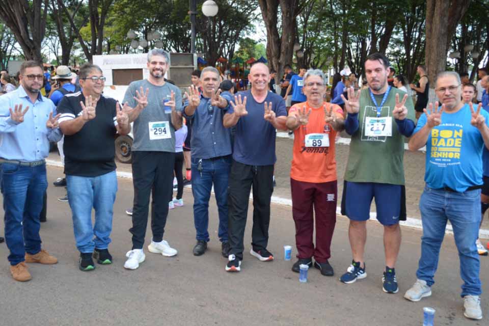Ezequiel Neiva celebra aniversário de Cerejeiras com participação em corrida de rua