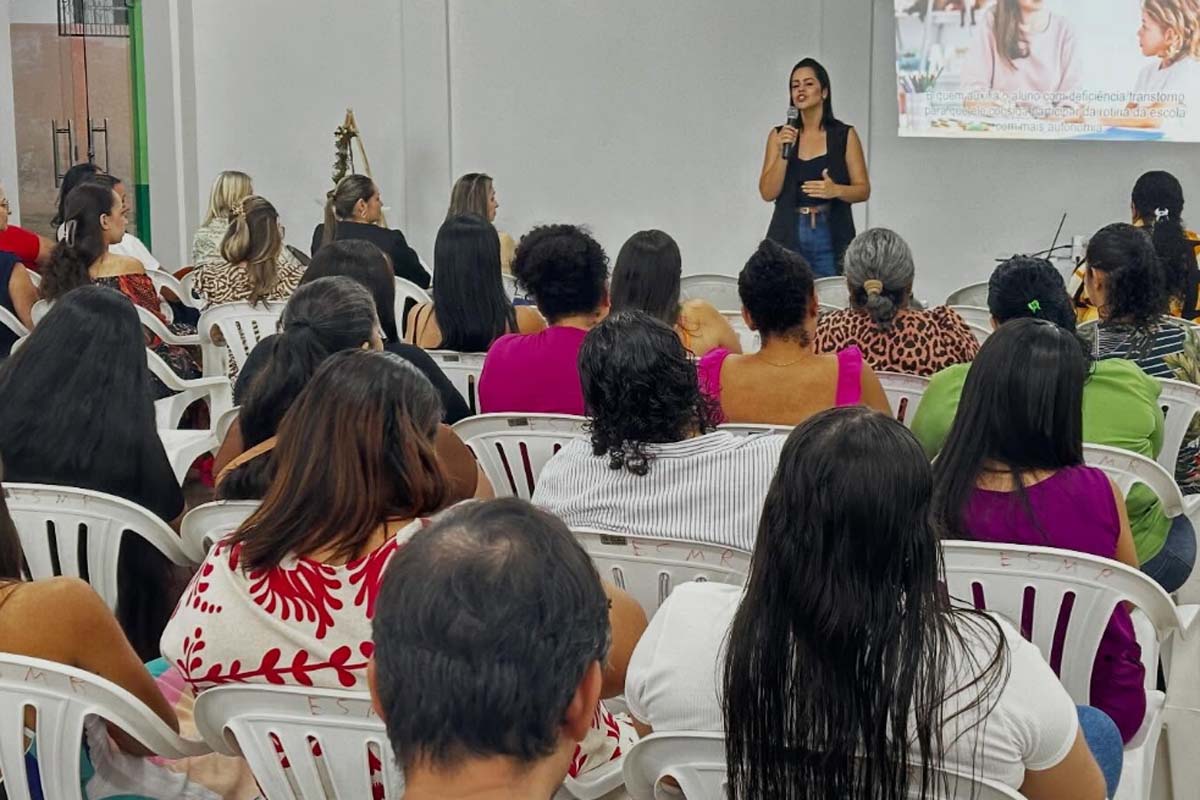 Secretaria Municipal de Educação promove curso de formação voltado aos Profissionais de Apoio Escolar 