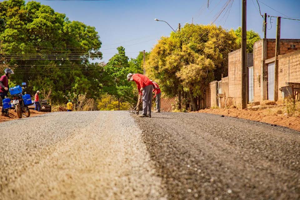 Tchau Poeira: Emílio Morete no setor 07 é contemplada com asfalto novo