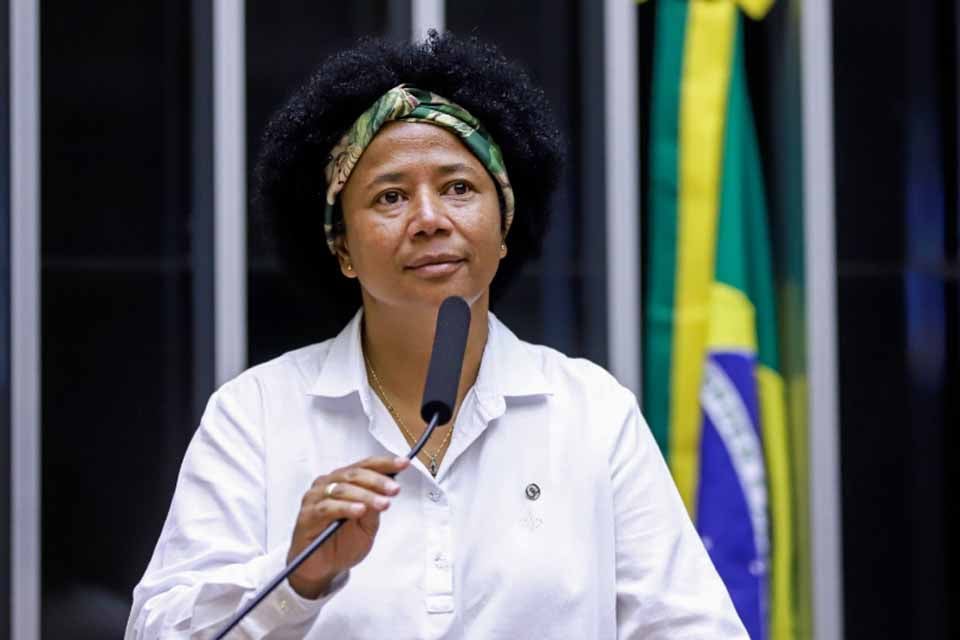 Deputada Sílvia Cristina alerta para queda no preço do leite e prejuízo aos produtores 