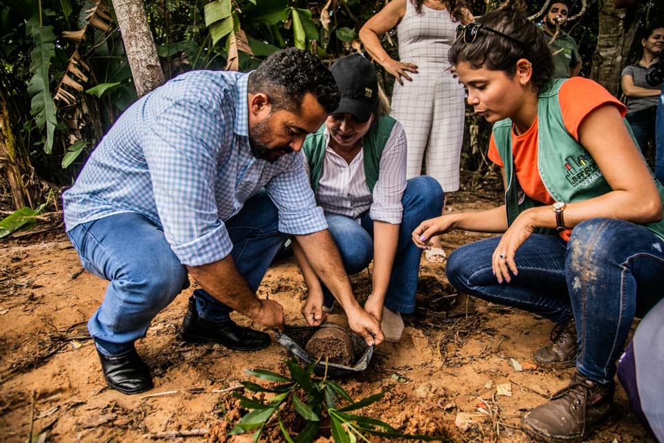 Começa a recuperação da APP no bairro Green Park; ação é uma parceria da Semeia, Jecrim e Clube dos Desbravadores Kerigma