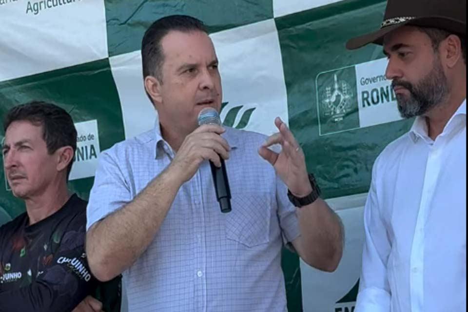 Deputado Dr. Luís do Hospital participa da entrega de mais de 180 toneladas calcário em Jaru