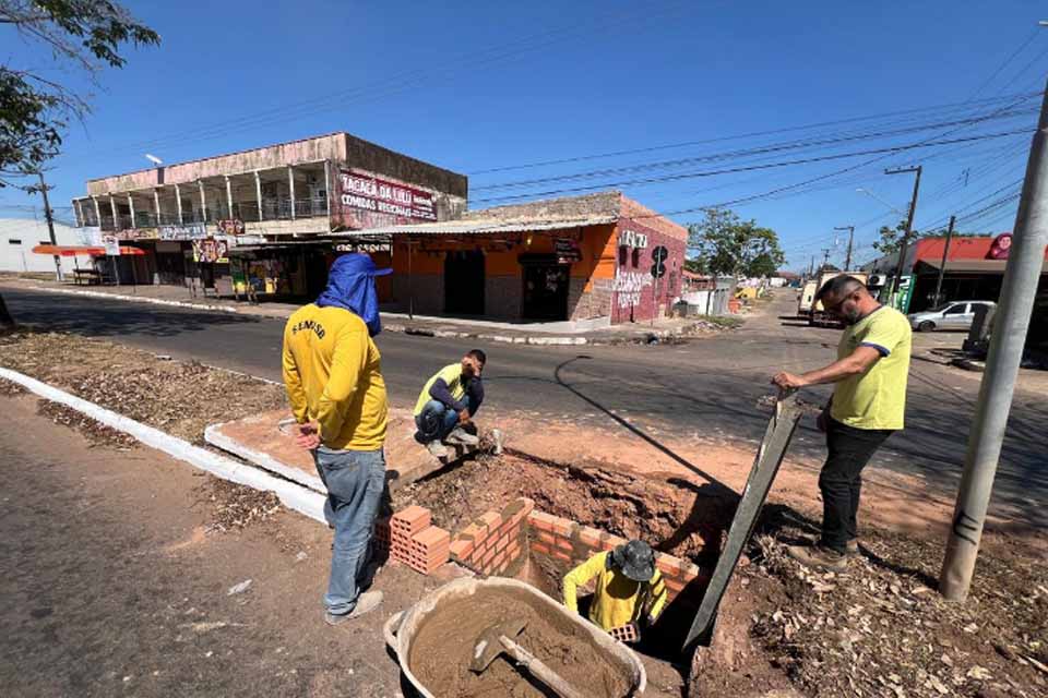 Prefeitura realiza mutirão de manutenção e reconstrução de bocas de lobo nas avenidas Rio de Janeiro, Guaporé e redondezas