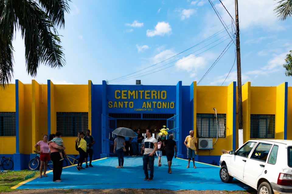 Cerca de 16 mil pessoas visitaram cemitérios Santo Antônio e dos Inocentes no Dia de Finados