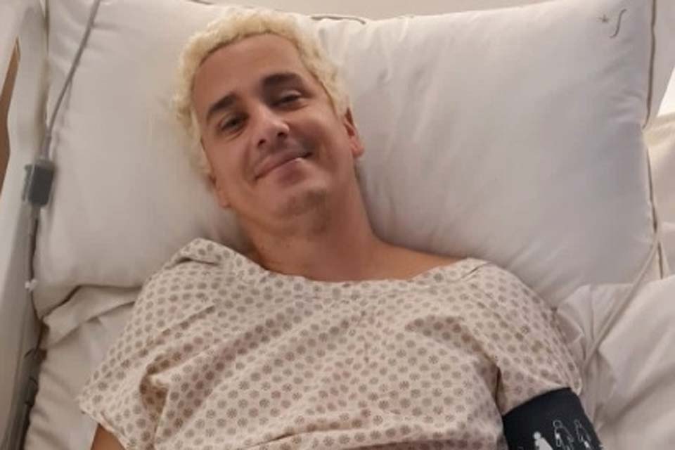 Rafael Portugal tranquiliza fãs após passar por cirurgia: 'Estou bem'