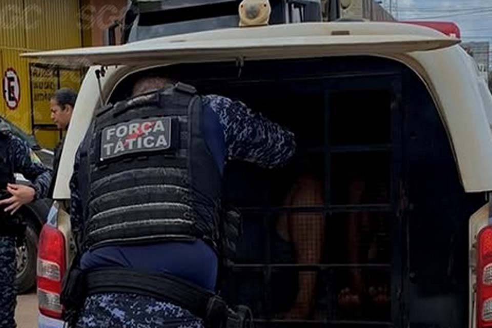 Pedreiro é preso depois fazer disparos e ameaçar a filha por ciúmes