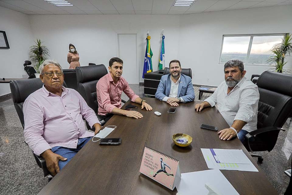 Presidente da Assembleia Legislativa, deputado Alex Redano se reúne com lideranças de Santa Luzia do Oeste