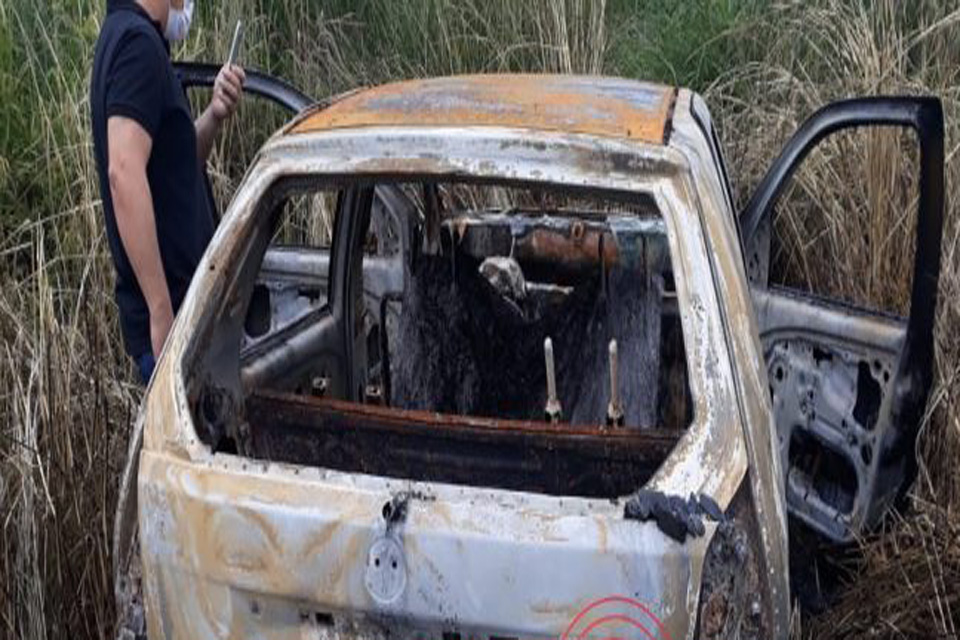 Polícia Civil prende dois suspeitos e encontra carro de empresário queimado