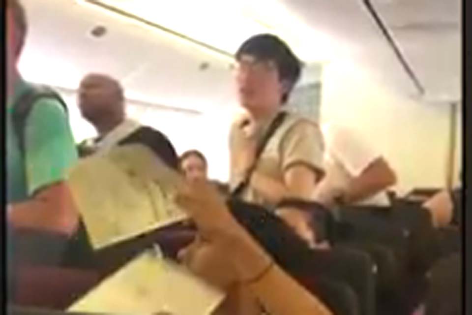 Grécia: Passageiros desmaiam de calor após 3 horas presos dentro de avião sem ar-condicionado