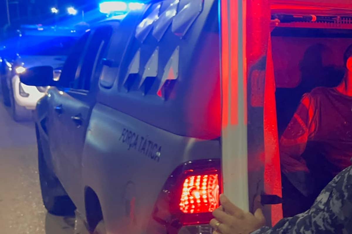 Suspeito morre e adolescente é apreendido com moto roubada após confronto 