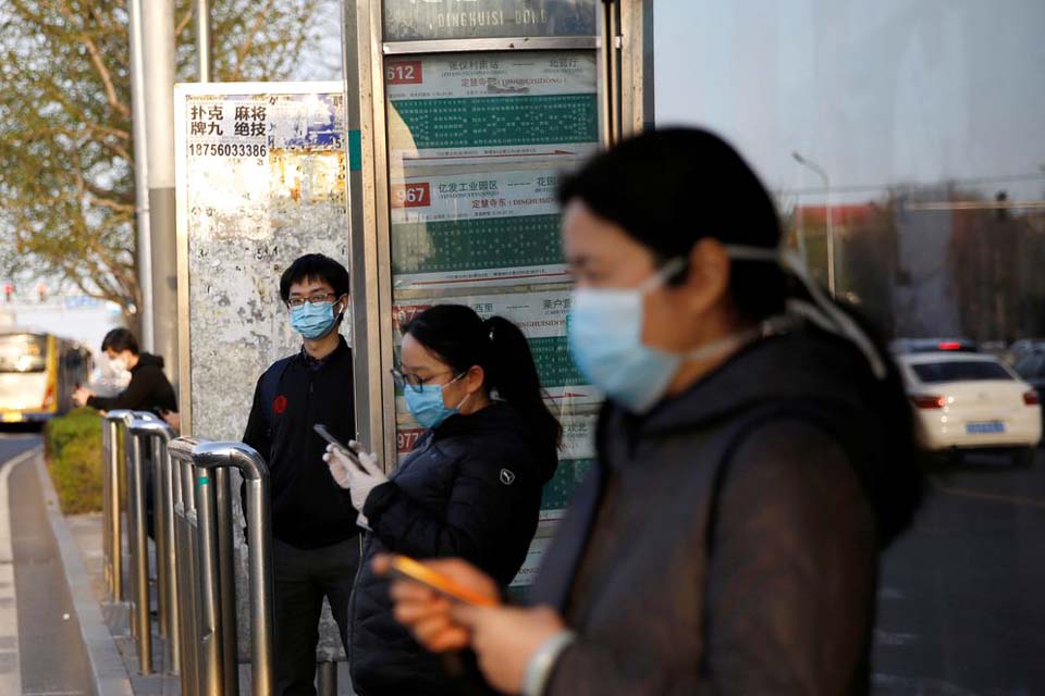 Bolsas de Valores da China fecham em baixa, mas governo pode agir