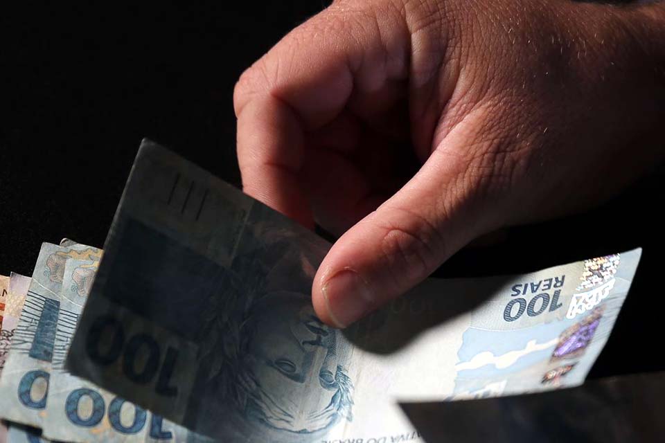Governo antecipa para maio o pagamento do 13º de beneficiários do INSS