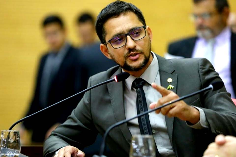Deputado Anderson quer explicação sobre situação caótica do transporte público de Candeias Jamari