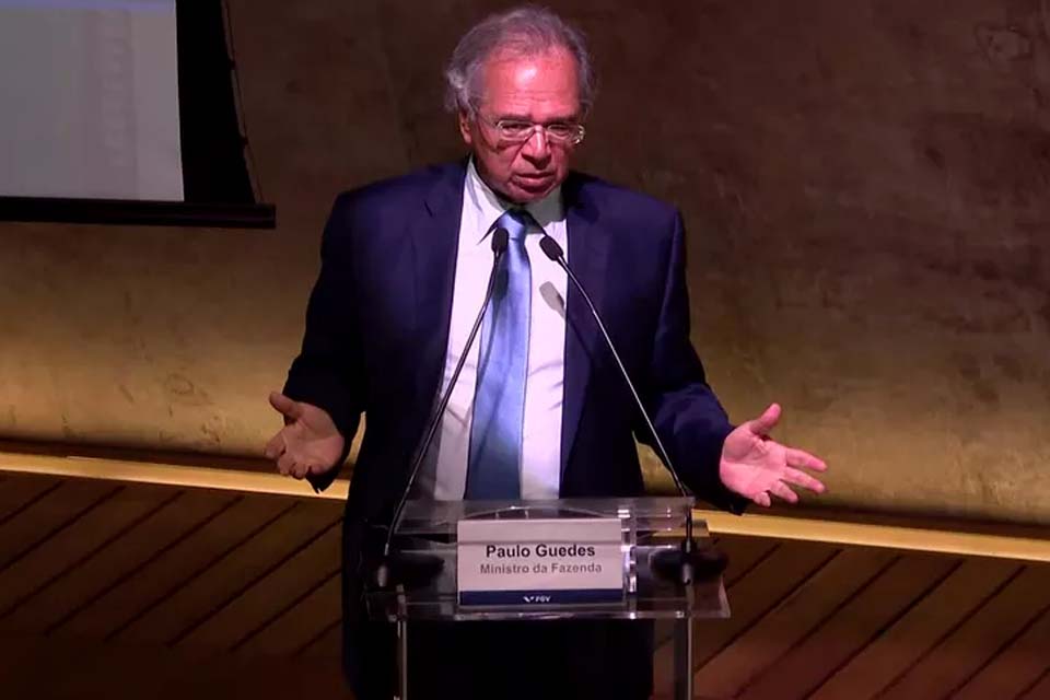 Paulo Guedes é condenado a pagar R$ 50 mil por comparar servidores com parasitas