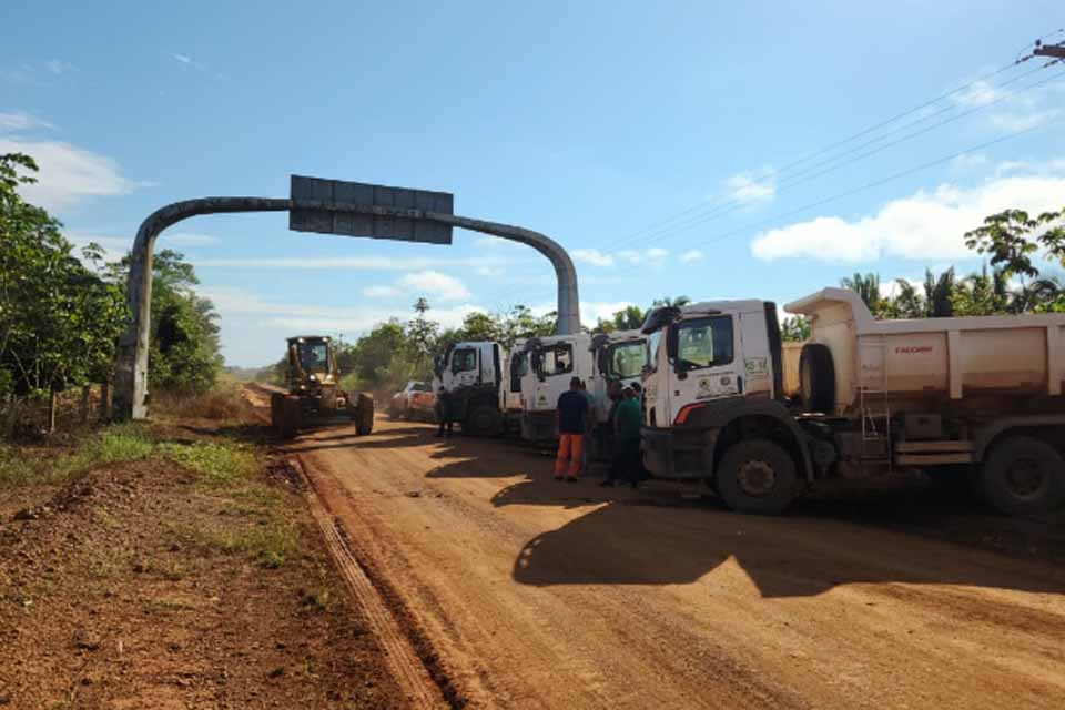 Prefeitura recupera acesso aos ramais agrícolas de São Domingos e Riacho Azul, zona rural da capital 