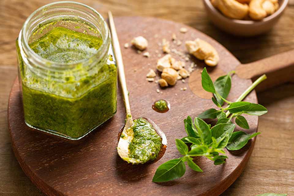 Molho pesto: como fazer e benefícios para a saúde