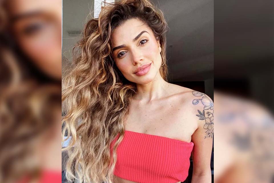 Ex-BBB Paula Amorim rebate seguidora que criticou sua transição capilar