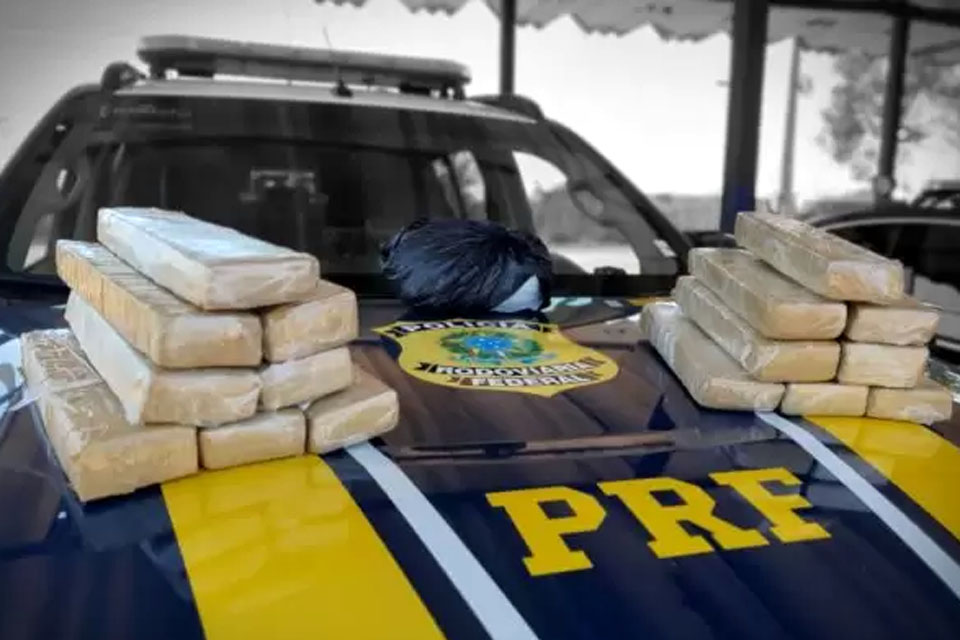 PRF apreende 16 quilos de drogas em bagagem de passageira de ônibus 
