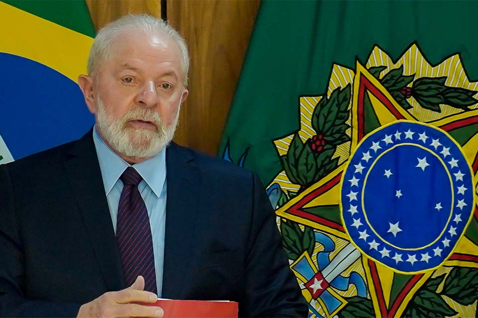 Lula sanciona lei para retomada de mais de 11 mil obras inacabadas