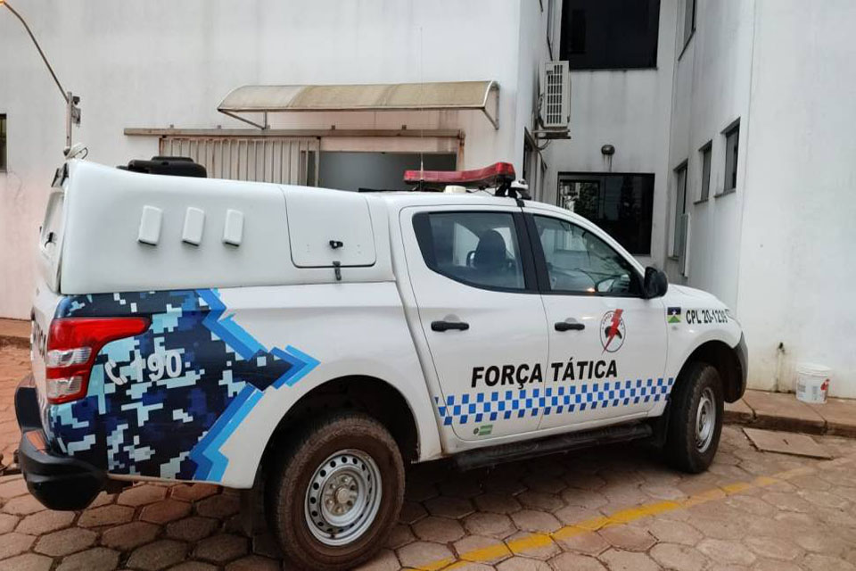 Motociclista é preso após apontar arma de brinquedo a alunos do colégio militar