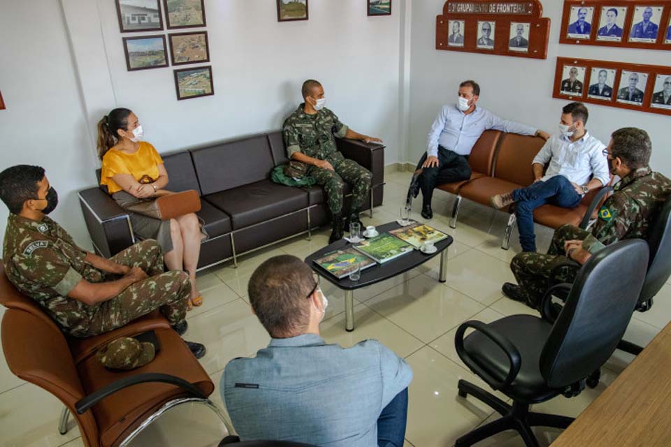 Prefeito Hildon Chaves visita nova sede da 17ª Brigada de Infantaria de Selva em Porto Velho 