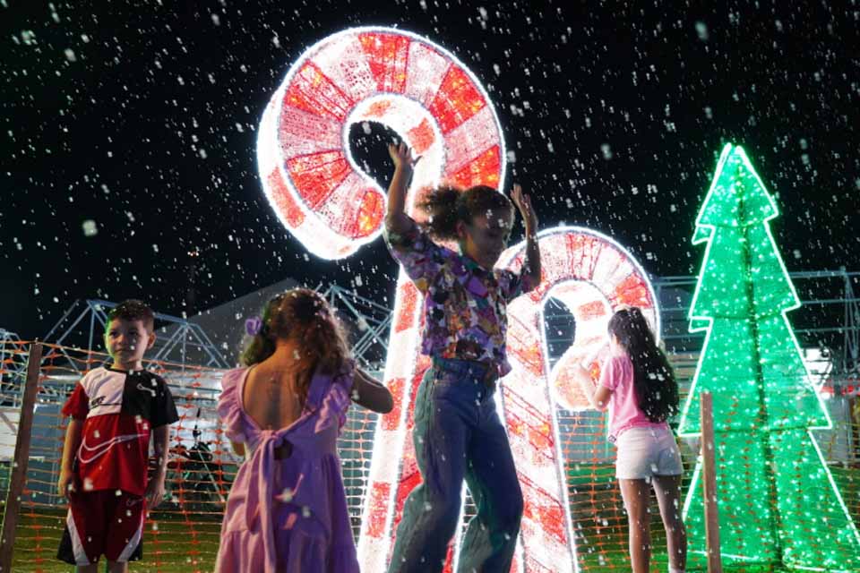 Passeio de trenzinho no Parque da Cidade reuniu famílias em ação inclusiva