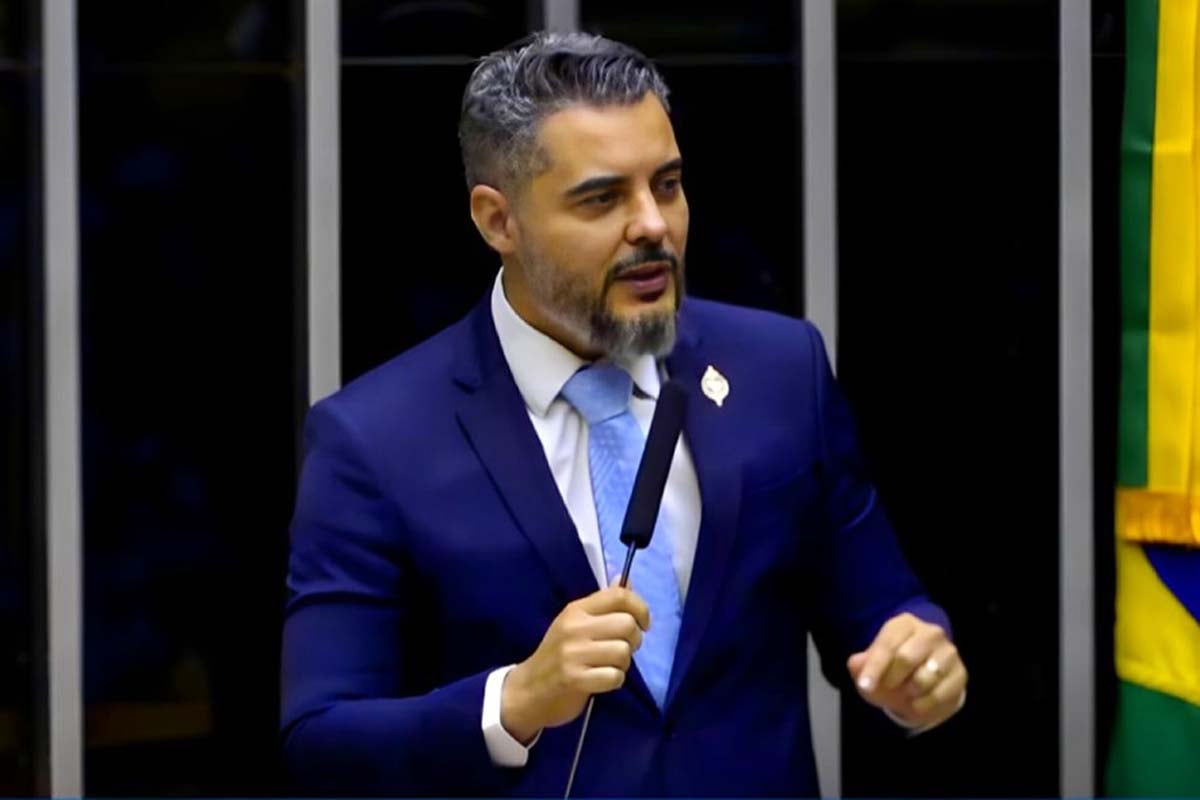 Deputado Thiago Flores comemora aprovação na CCJC do exame de ordem para veterinários  