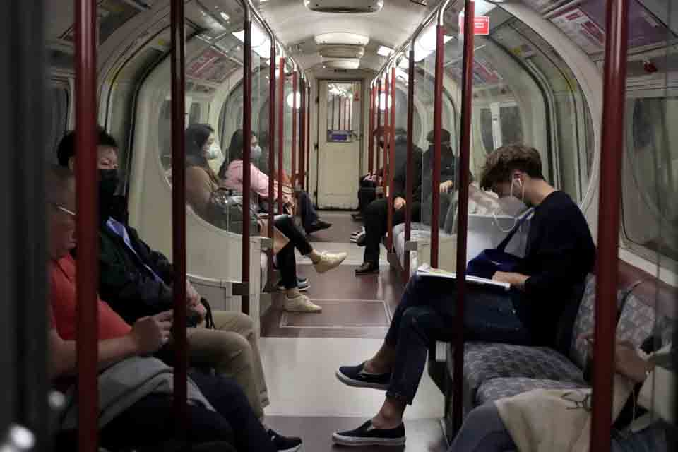 Na Inglaterra, máscara e passe da Covid-19 não são mais obrigatórios