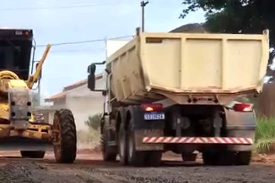 Prefeitura segue trabalhando na recuperação do pavimento da Avenida Rondônia