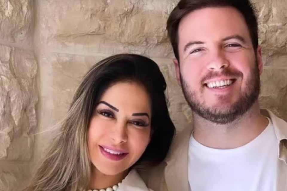 Maíra Cardi faz piada sobre look do namorado: “Mesma cor das paredes”