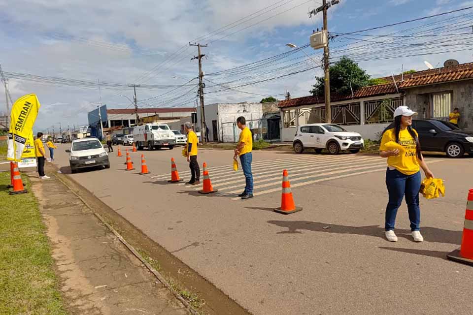 Semtran realiza blitz educativa como parte das ações do Maio Amarelo