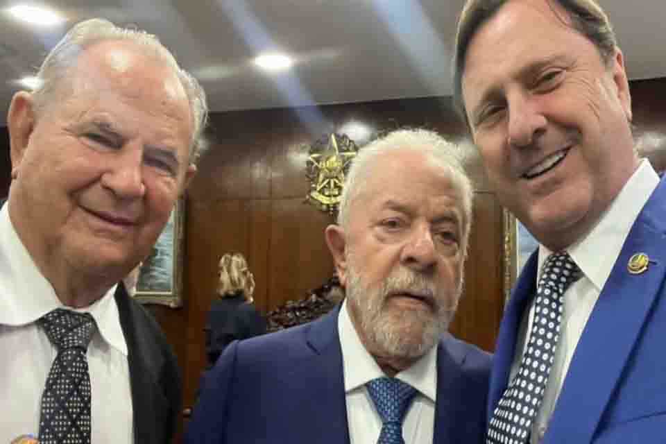 Empresário Assis Gurgacz e o senador Acir Gurgacz  prestigiam posse do presidente Lula