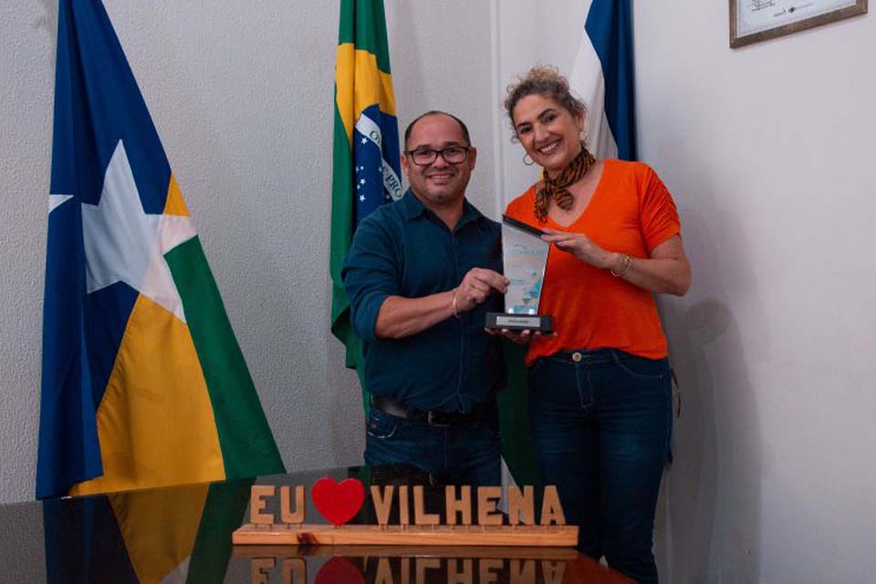 Prefeito recebe prêmio 