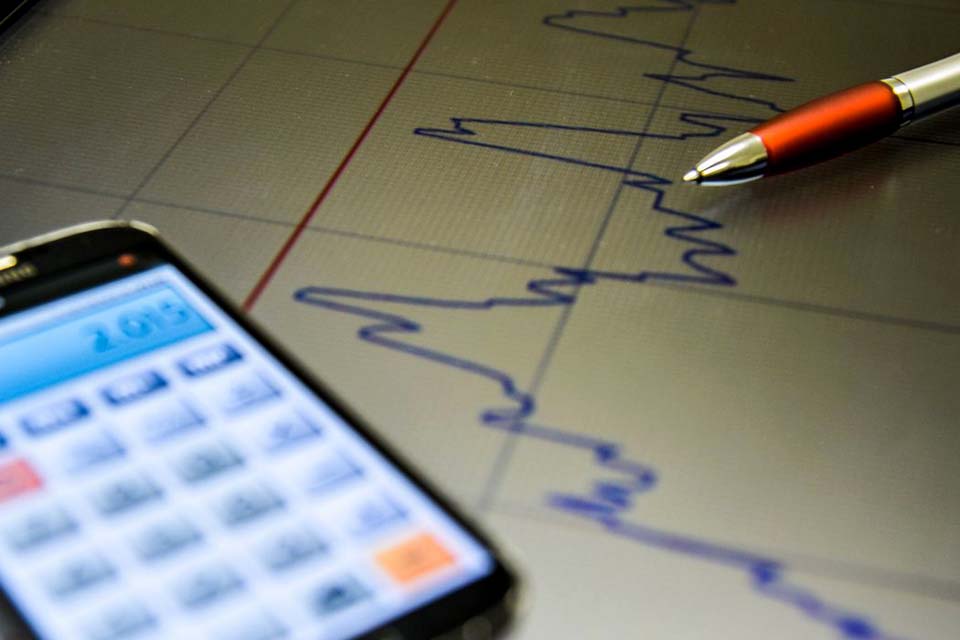 Economia segue em processo de recuperação gradual, diz BC