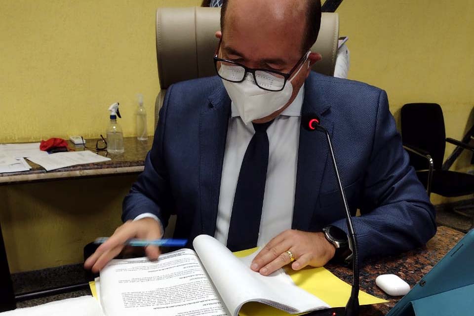 Câmara aprova Projeto de Lei de Edwilson Negreiros e professores entram no rol de prioridade da vacinação contra a COVID-19