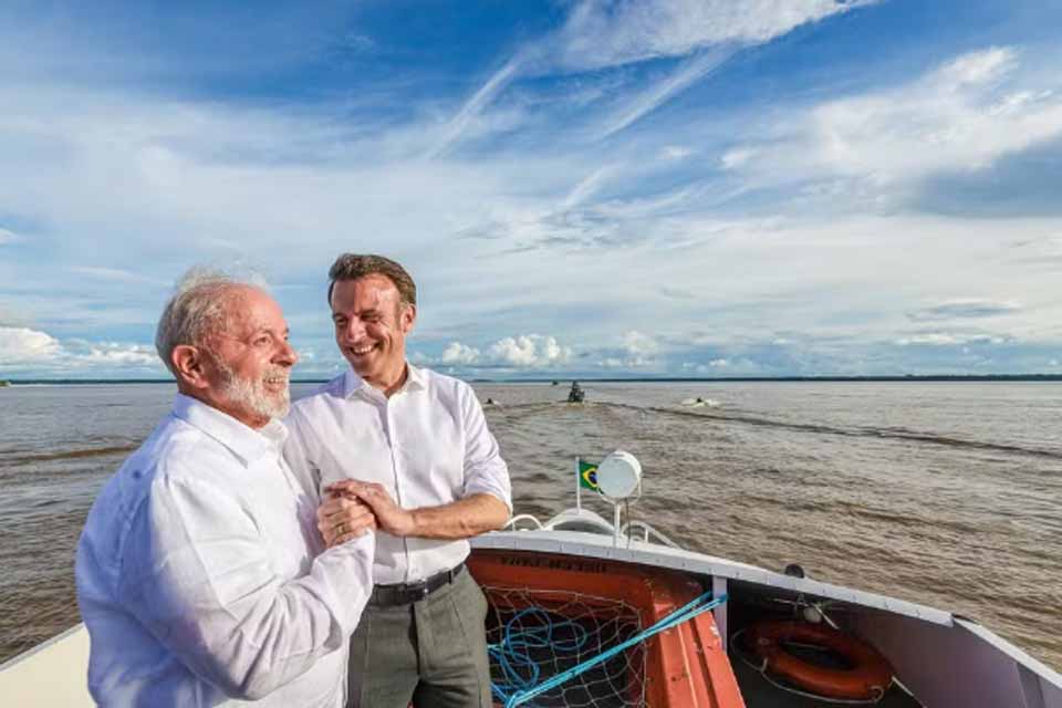 Lula chega a Paris para visita de Estado e encontro com empresários